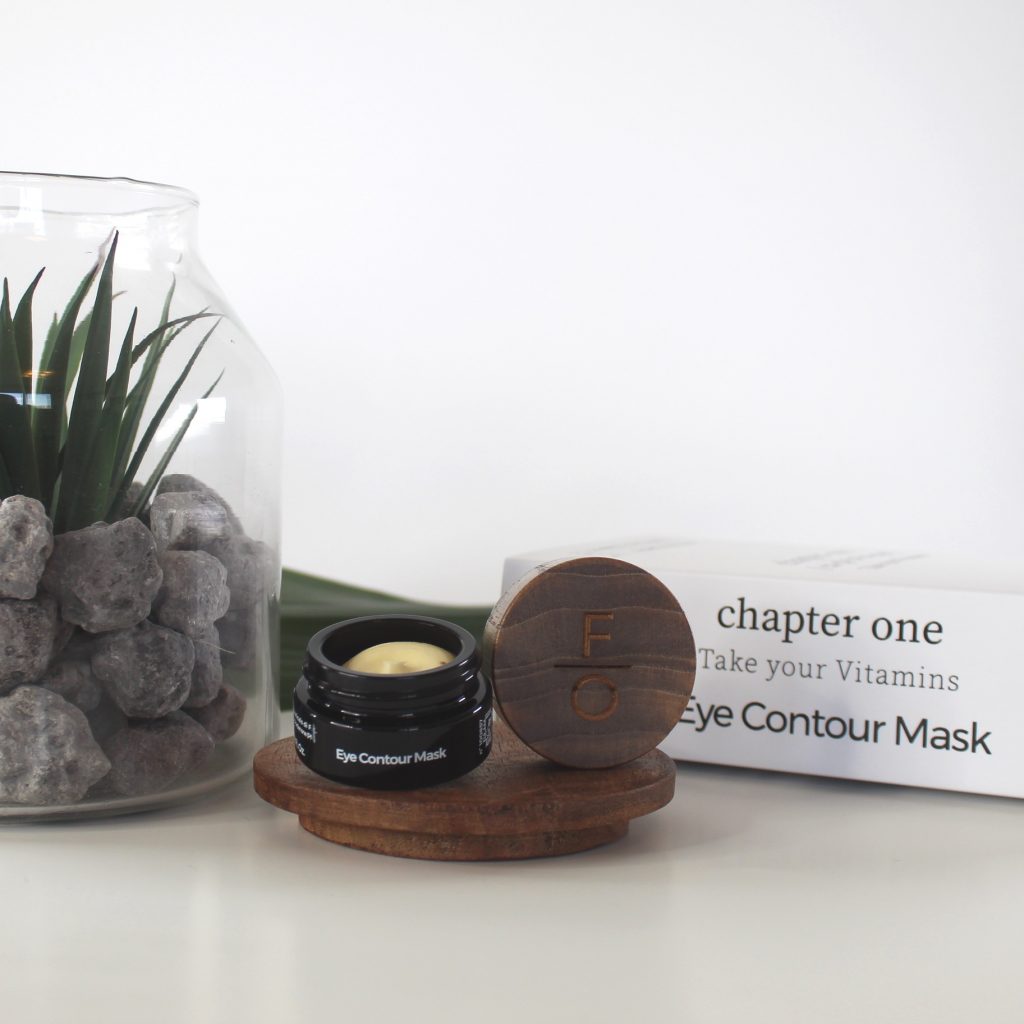 eye-contour-mask-aperta